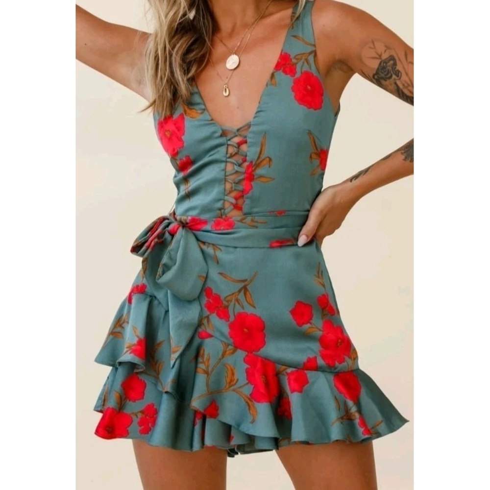 NWOT Selfie Leslie Wishful Thinking Romper L Sage Floral Puff Sleeve Cottagecore